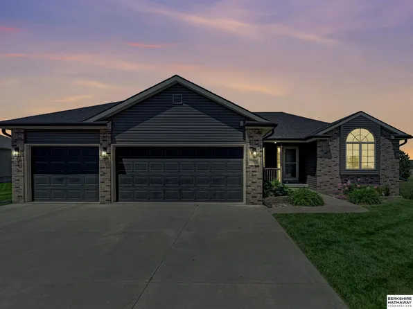 2415 E 15th St, York, NE 68467