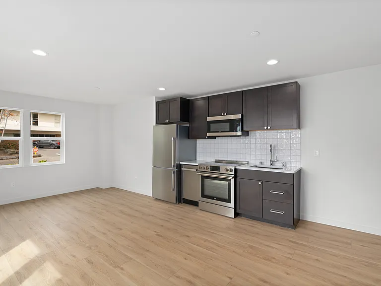 702 18th Ave #B — Photo 3