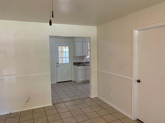 2nd image of 920 W Avenue G