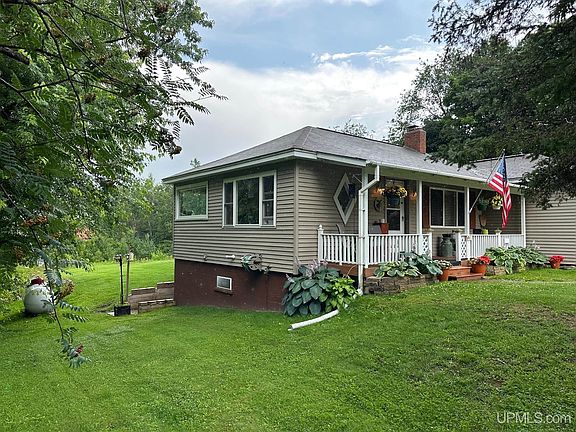 3rd image of 118 E Lake