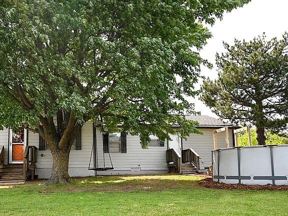 House back side w/pool