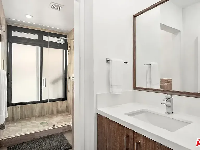 24608 Malibu Rd — Photo 27