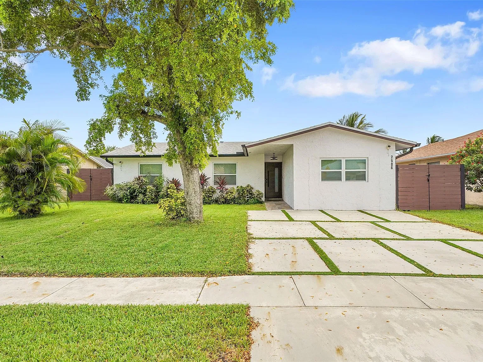 4 bed, 2.0 bath, 1544 sqft, $3,700 — Photo 1