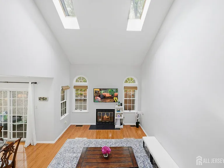 3 Dorchester Dr — Photo 25
