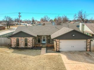 752 Royal Ln, Yukon, OK 73099