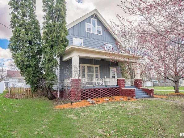 412 S Elm St, Delavan, IL 61734