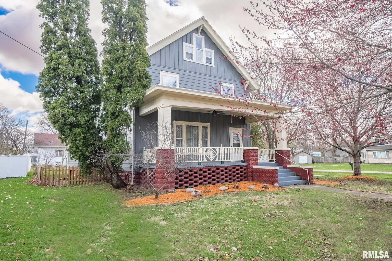 412 S Elm St photo 1