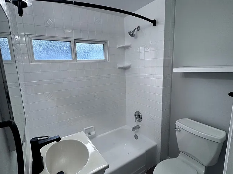 Modern Bungalow Located Blocks from Crescent Bay Beach-In Unit Laundry Included — Photo 24