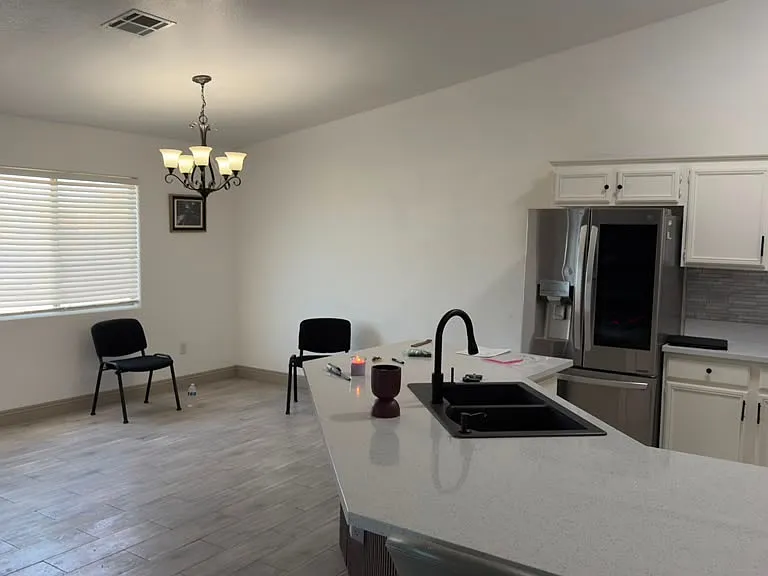 2050 Los Feliz St #102 — Photo 8