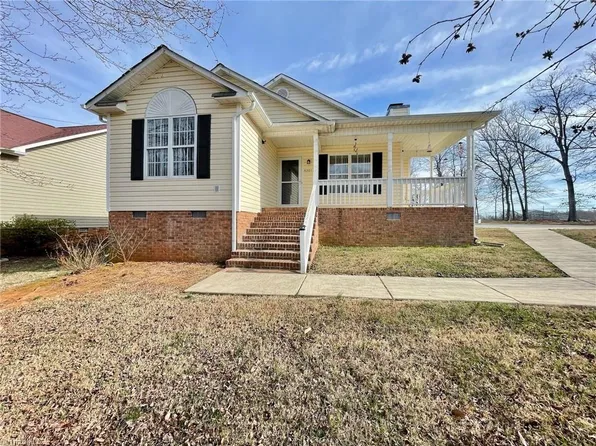 4301 Holts Chapel Rd, Greensboro, NC 27401