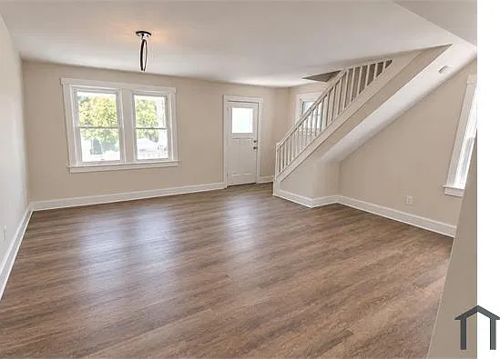 4 bed, 2160 sqft, $1,567 — Photo 2