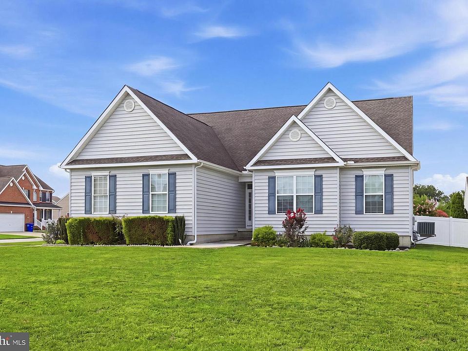1st image of 201 Beaufort Ln