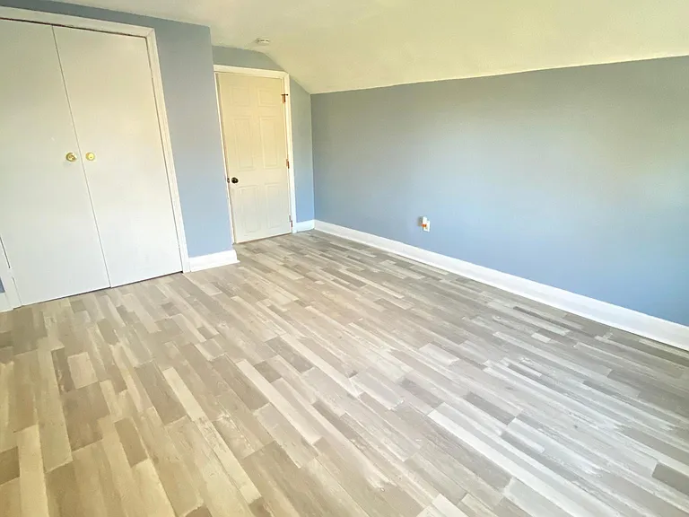 18 Crescent St #3 — Photo 7