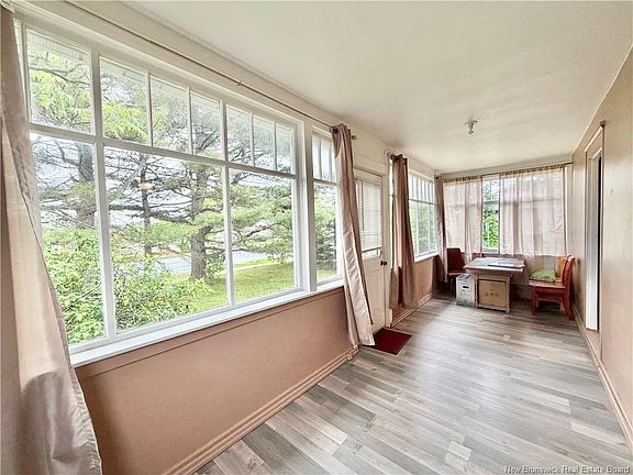 4th image of 322 McLaughlin Dr