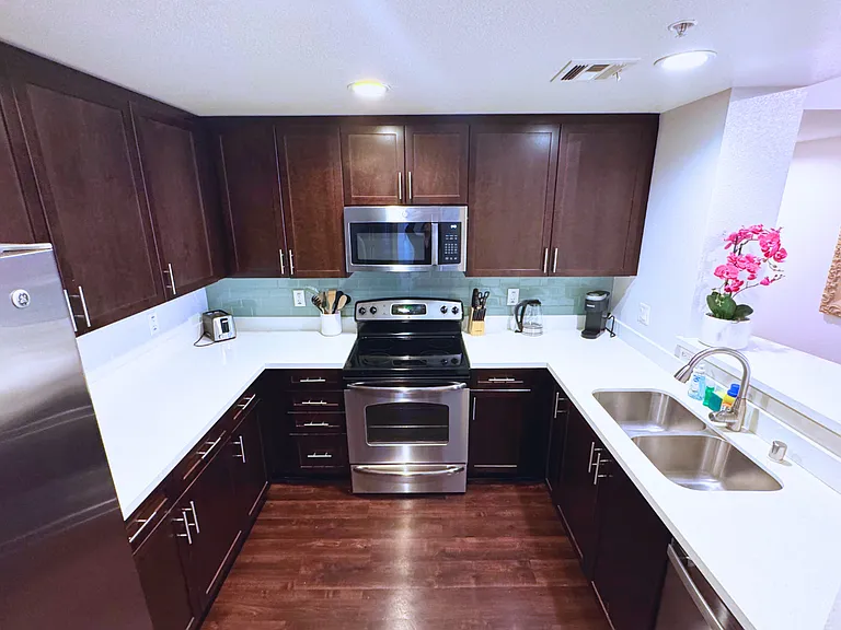 10740 Wilshire Blvd #605 — Photo 28