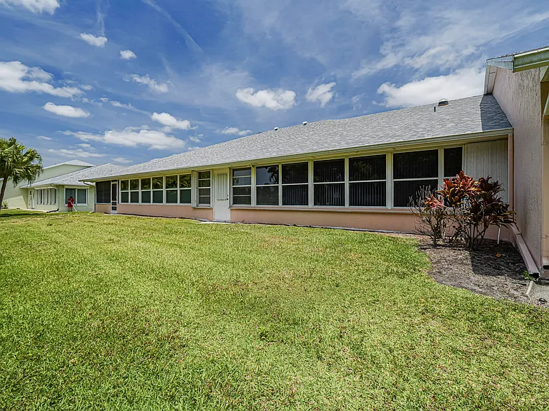 847 Lake Orchid Cir — Photo 29