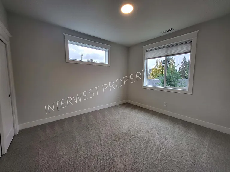 7114 NE 8th Ave — Photo 34