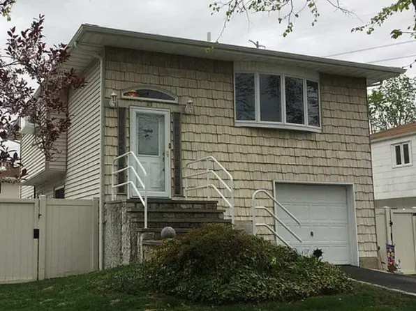 (undisclosed Address), Dix Hills, NY 11746