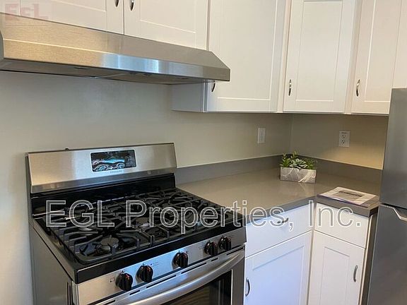 5th image of 736 N Gramercy Pl