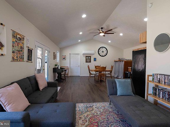 3rd image of 364 Piney Knoll Pl