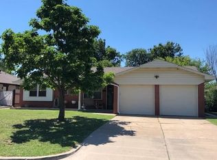 120 SW 11th St, Moore, OK 73160