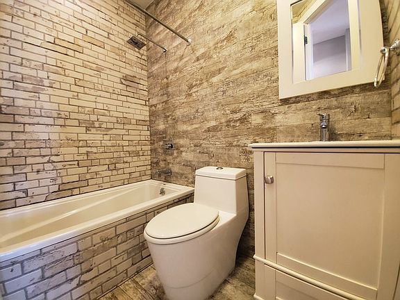 5th image of 233 Wyckoff Ave APT L2