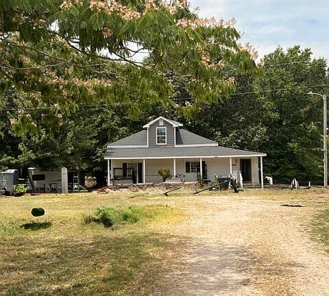 2nd image of 920 Cheves Rd