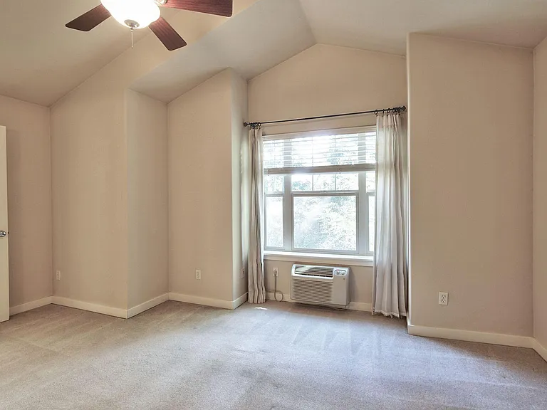 2109 NE 50th Way — Photo 17