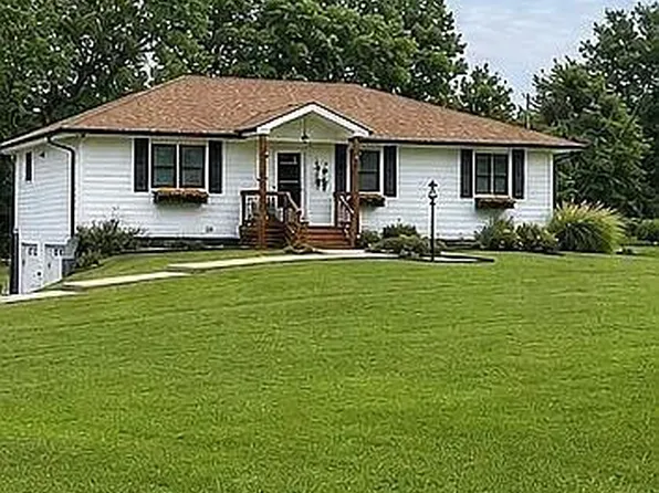 22400 W 73rd Ter, Shawnee, KS 66227