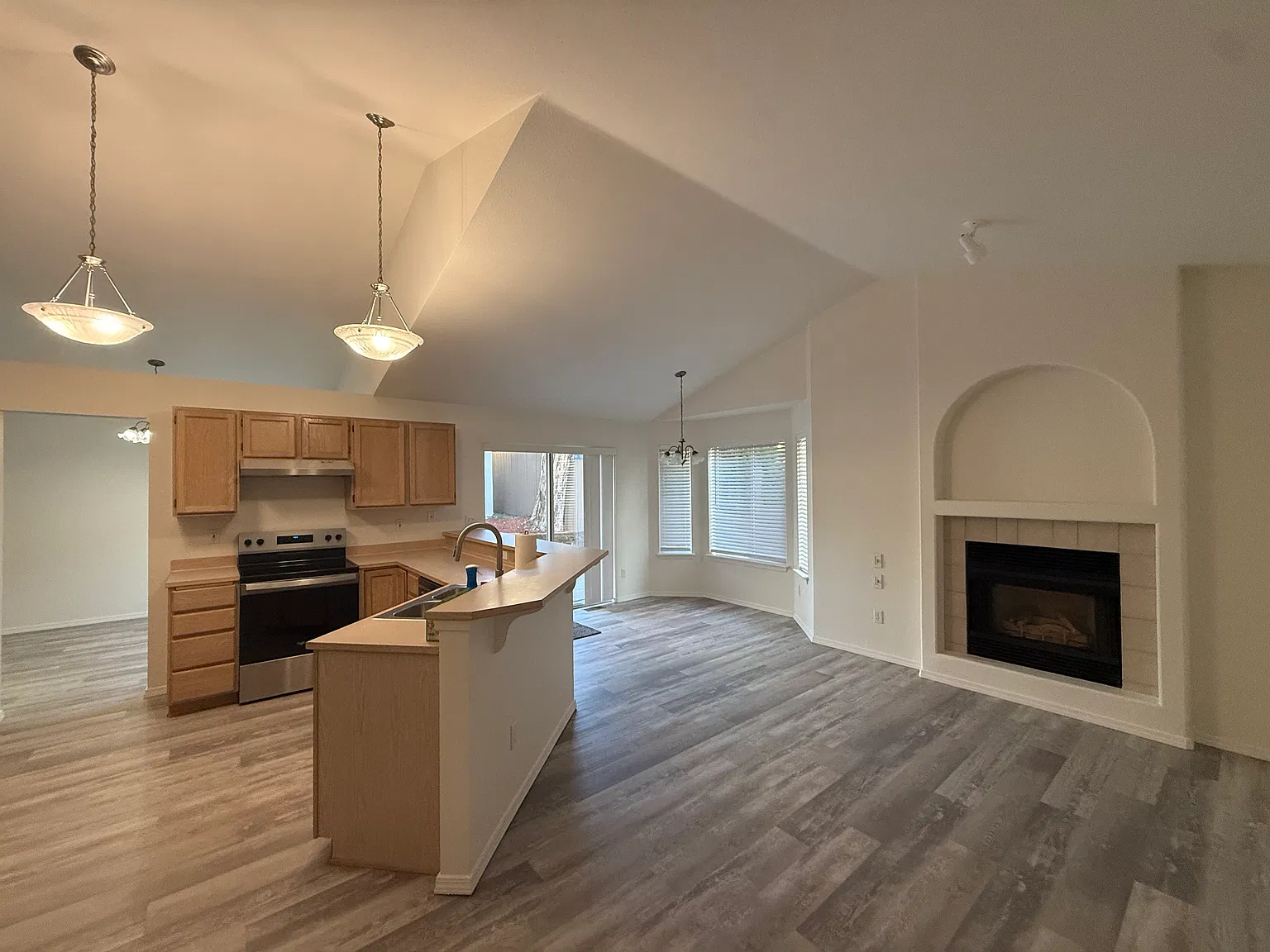 3 bed, 1730 sqft, $3,200 — Photo 4