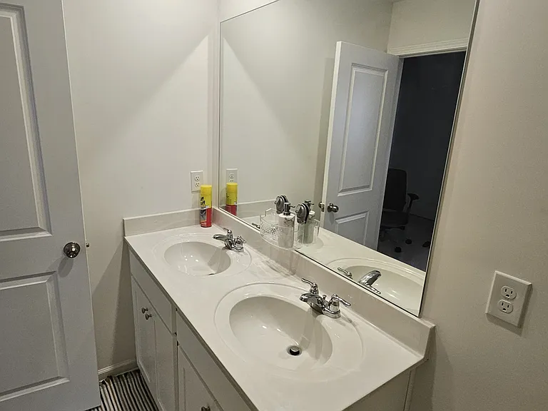 2450 Cotton Ln #4 — Photo 5