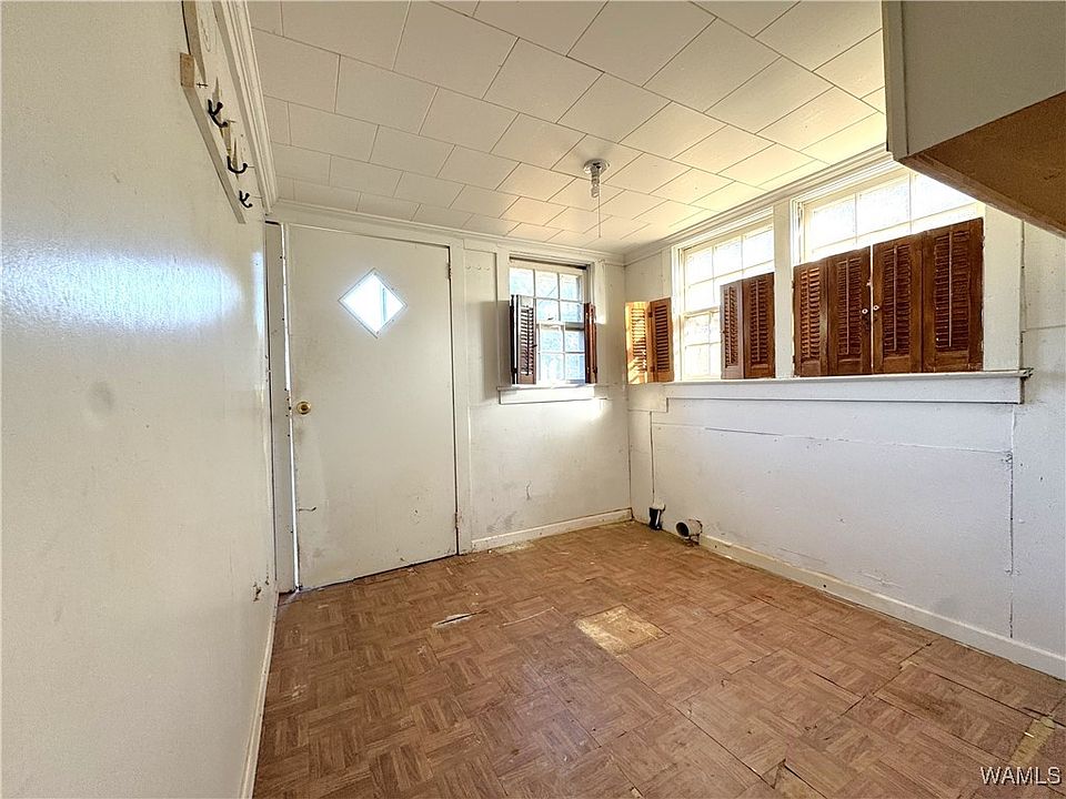 23rd image of 203 3rd St SE