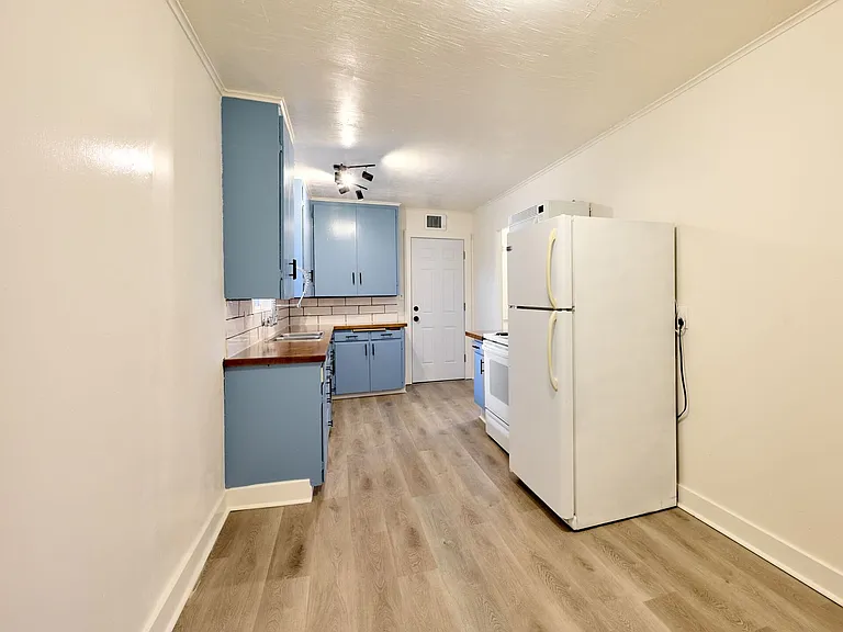 1204 Commercial St NE — Photo 35