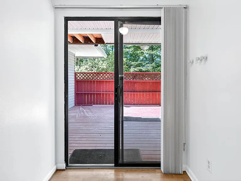 208 Finley Forest Dr — Photo 36