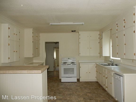 5th image of 706 Cottage St