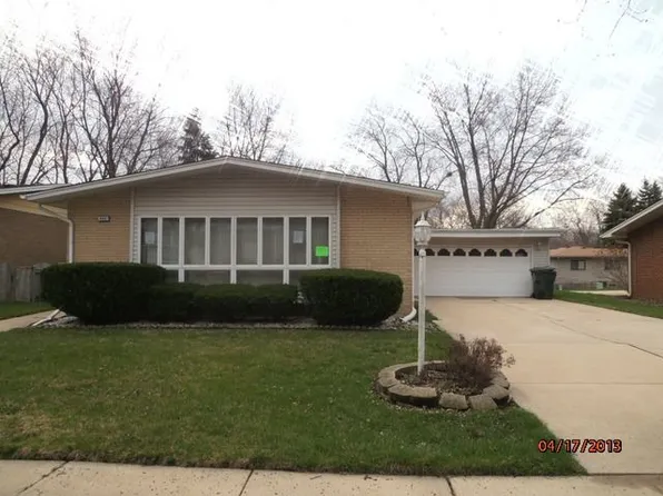 437 N Park Dr, Glenwood, IL 60425