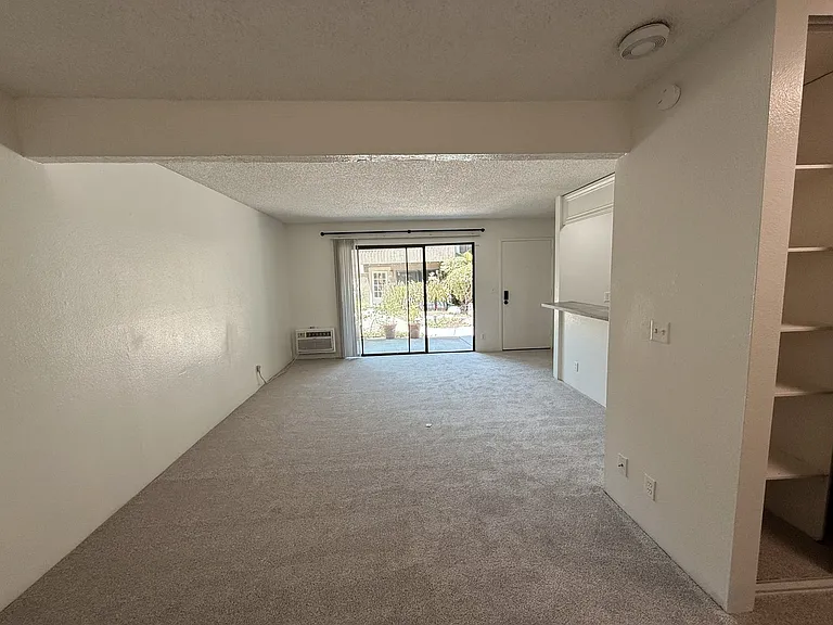 153 Streamwood — Photo 2