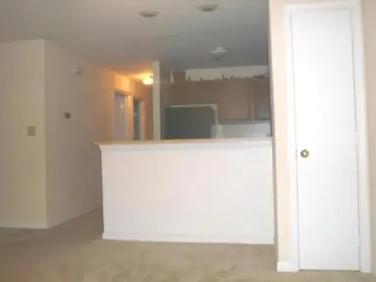 200 Grosvenor Ln #102 — Photo 10