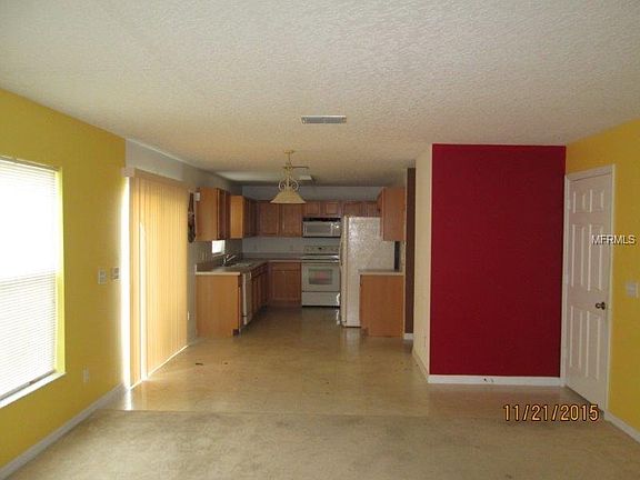 5th image of 21 Windrose Dr