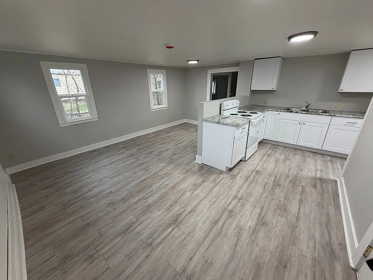 1906 SE Byers Pl — Photo 8