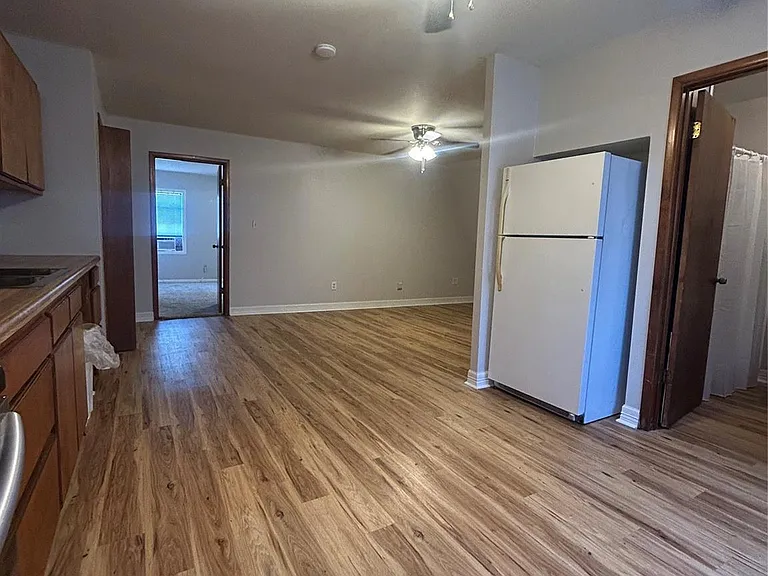 1312 N Avenue R — Photo 9