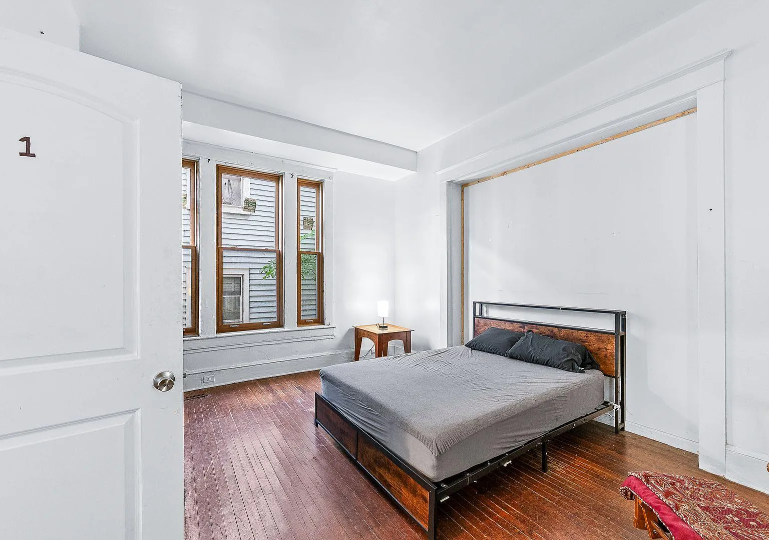 4 bed, 4.0 bath, 4100 sqft, $698 — Photo 1