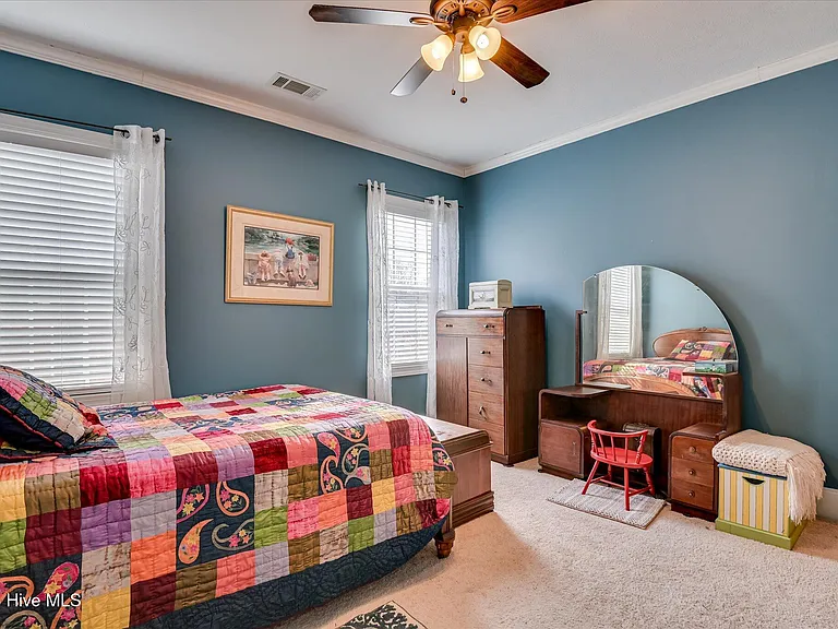 1622 Jamestown Ave — Photo 42