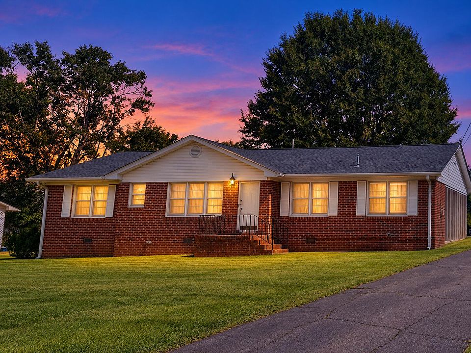 1st image of 296 Goodwin Dr