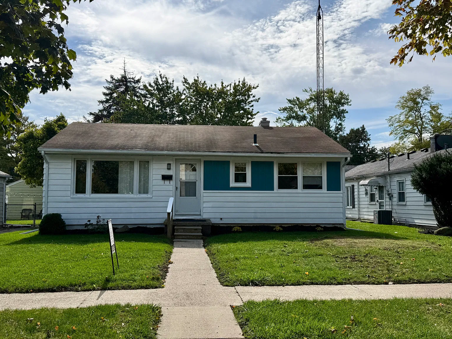 3 bed, 968 sqft, $1,695 — Photo 1