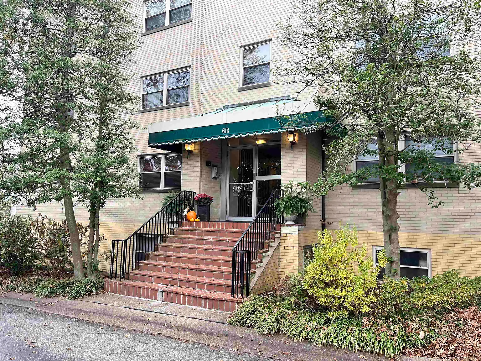 612 11th Ave APT 2A photo 1