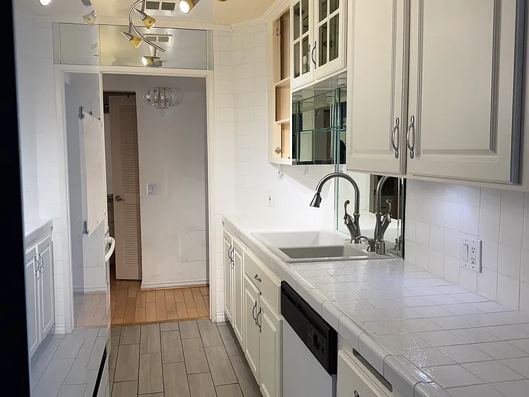 10747 Wilshire Blvd #1 — Photo 6
