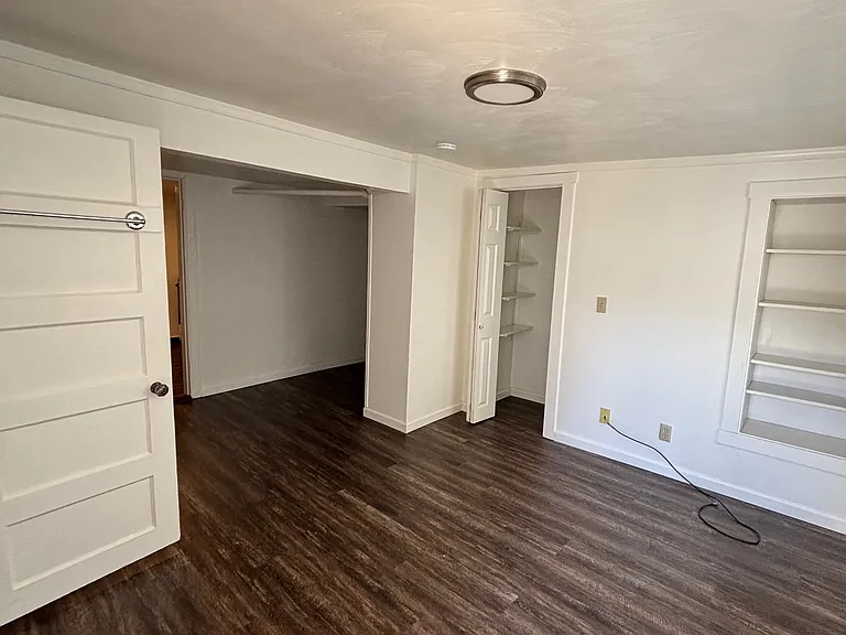 Olympia Court Apartments — Photo 23