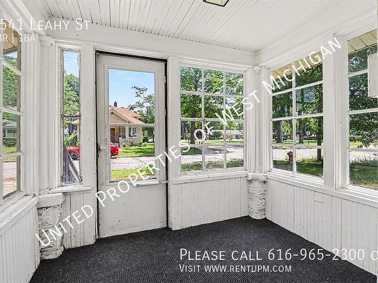 1541 Leahy St — Photo 7