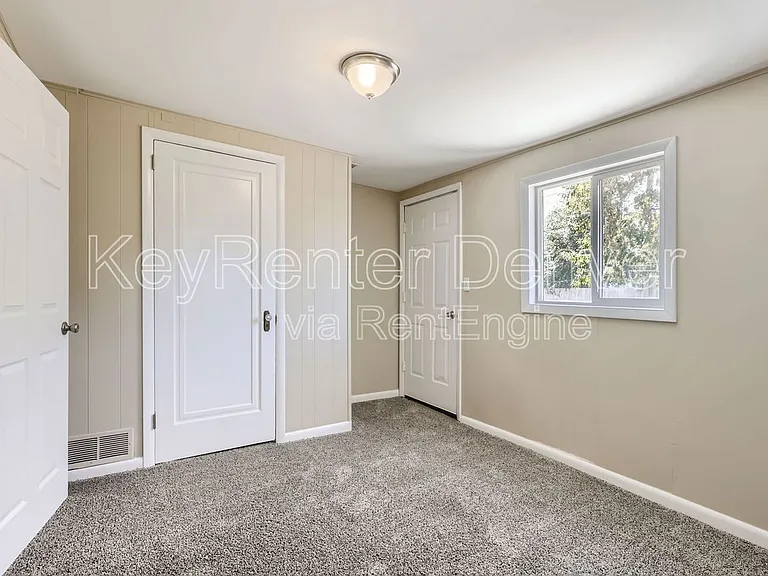 991 Vaughn St — Photo 10